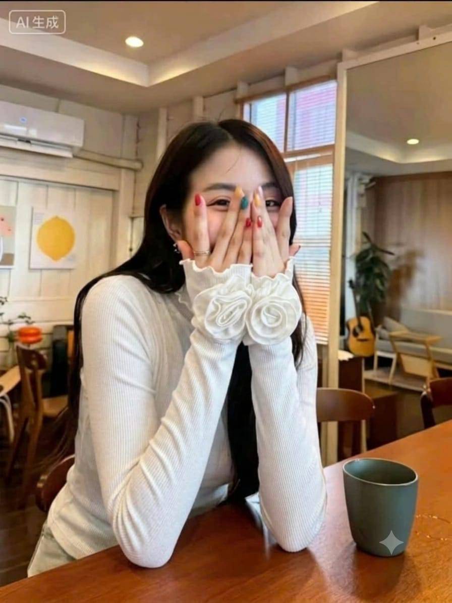 🌸 ເສື້ອແຂນຍາວດີໄຊສຸດຫວານ ດອກກຸຫຼາບທີ່ປາຍແຂນ 🌸